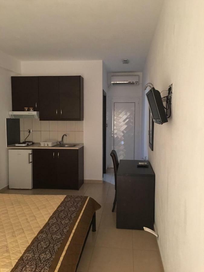 Vicky Rooms Paralia Dionysiou Exterior photo
